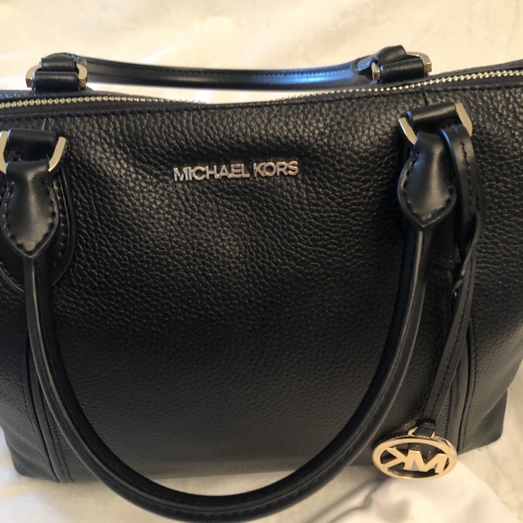 011 -MICHAEL Michael Kors Black Lenox Large Satchel, Shoulder, and Crossbody Bag - Picture 3 of 14